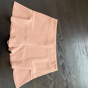 F21 SKORT/shorts/ looks like a skirt on